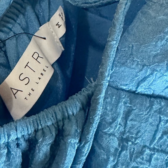 NWT ASTR the Label Crinkle Shoulder Midi Dress Blue Size M - Picture 9 of 12
